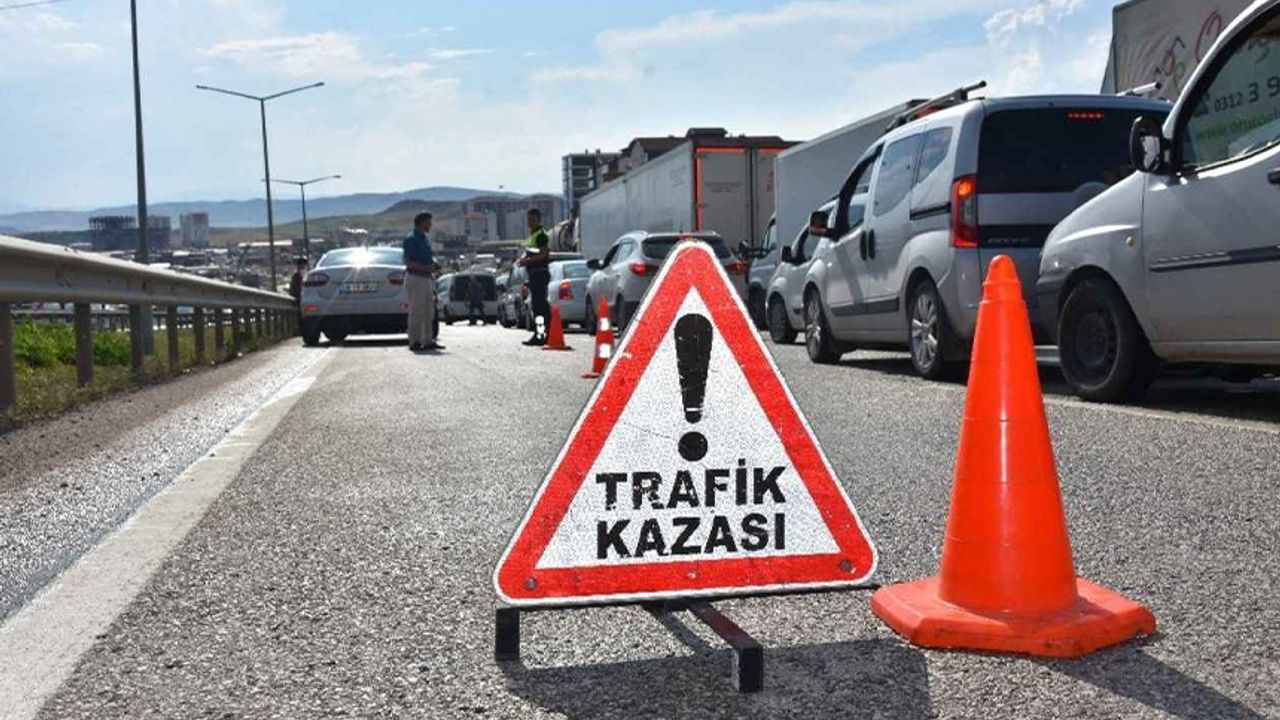 Trabzon'da yaşanan kazada sürücü ağır yaralı olarak kurtarıldı