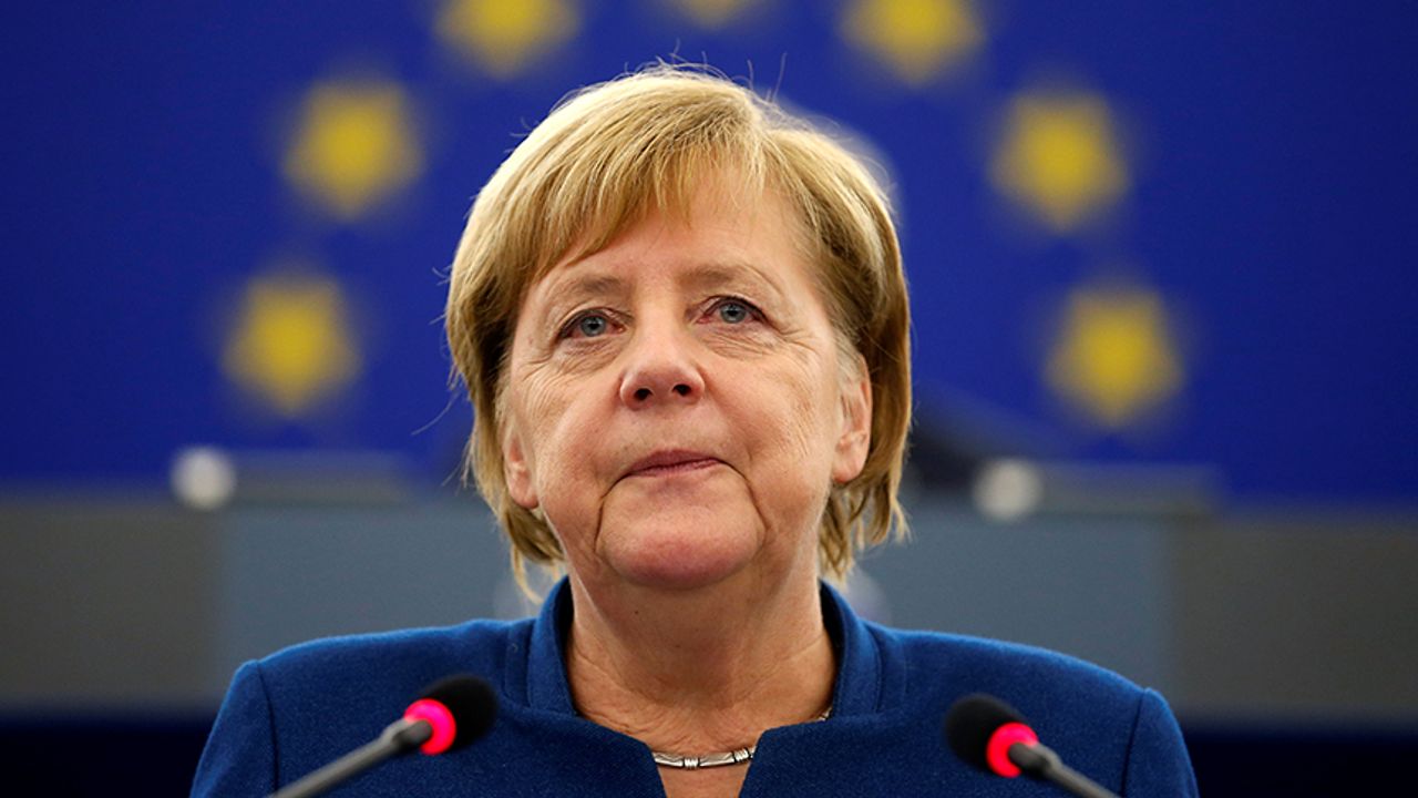 Eski Almanya Başbakanı Merkel'e "Nansen Mülteci Ödülü"