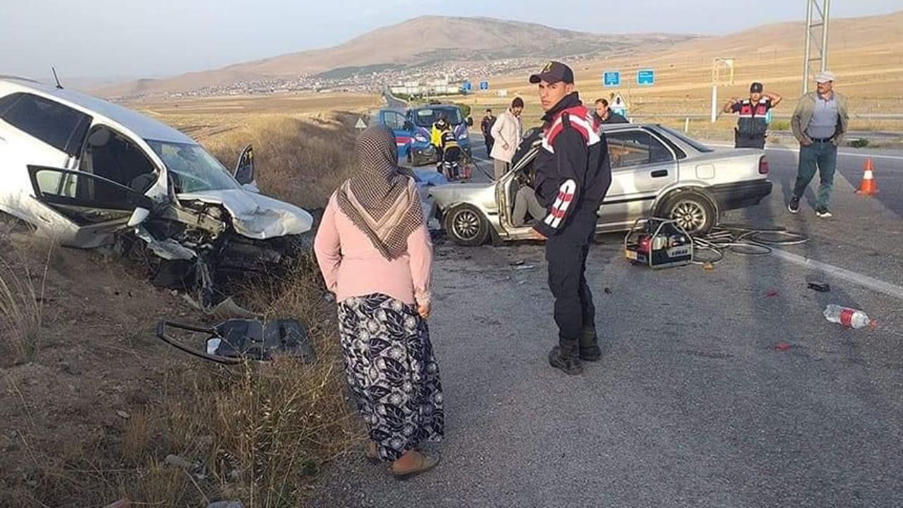 Konya'da feci kaza: 5 ölü, 2 ağır yaralı