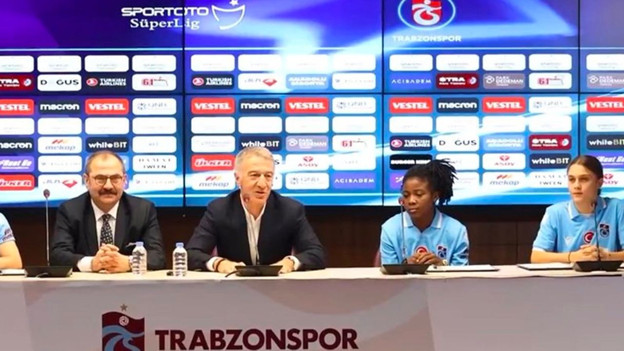 Trabzonspor'da kadın futbol takımının yeni transferleri için imza töreni
