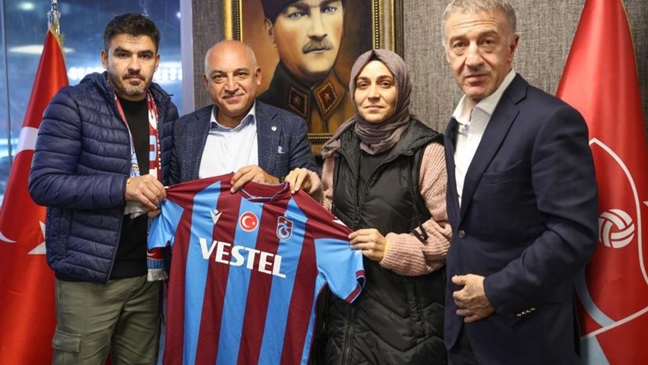 Trabzonspor organları bağışlanan Ömer Asaf'ın ailesini konuk etti