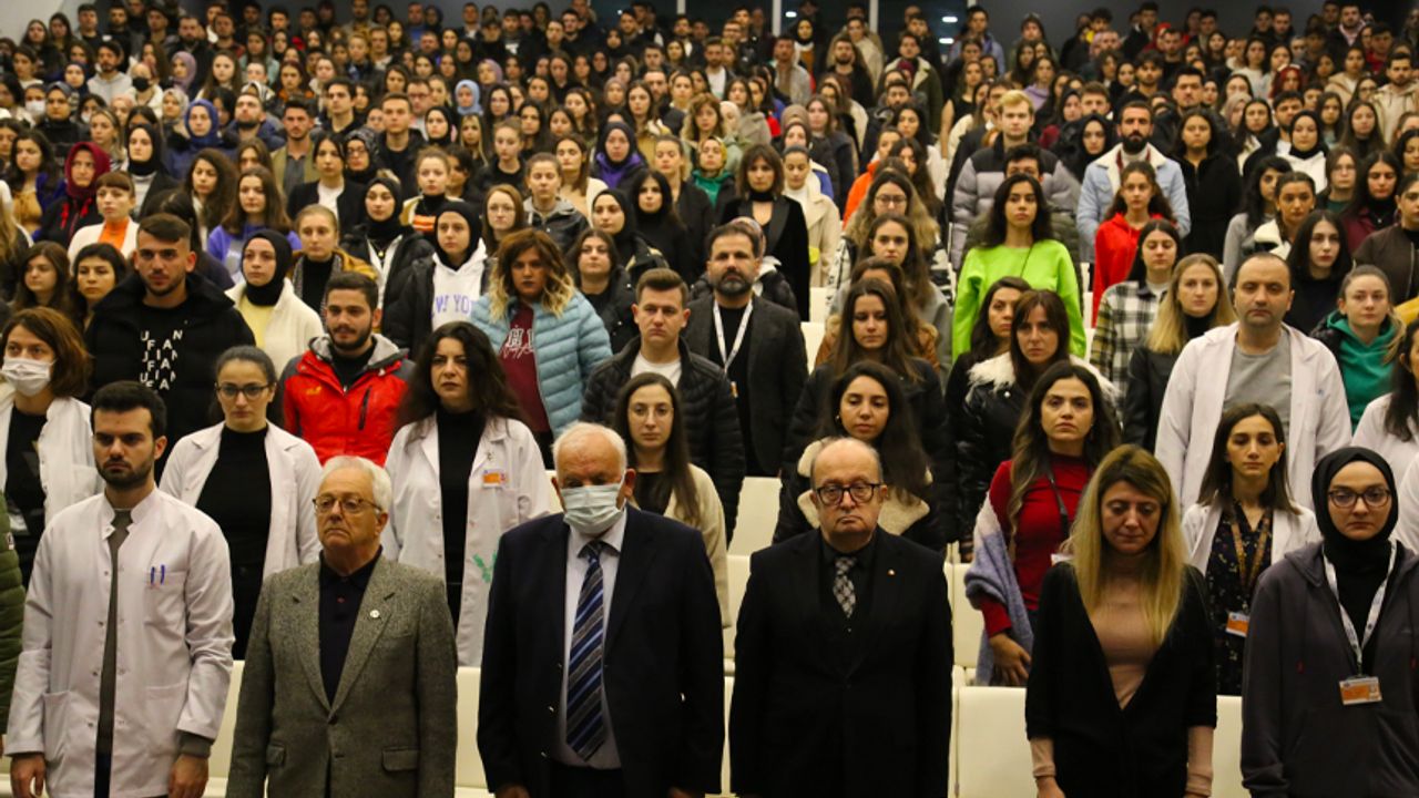 Avrasya Üniversitesi 10 Kasım'da Atatürk'ü andı