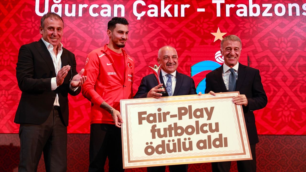 Uğurcan Çakır'a Fair-Play Futbolcu ödülü