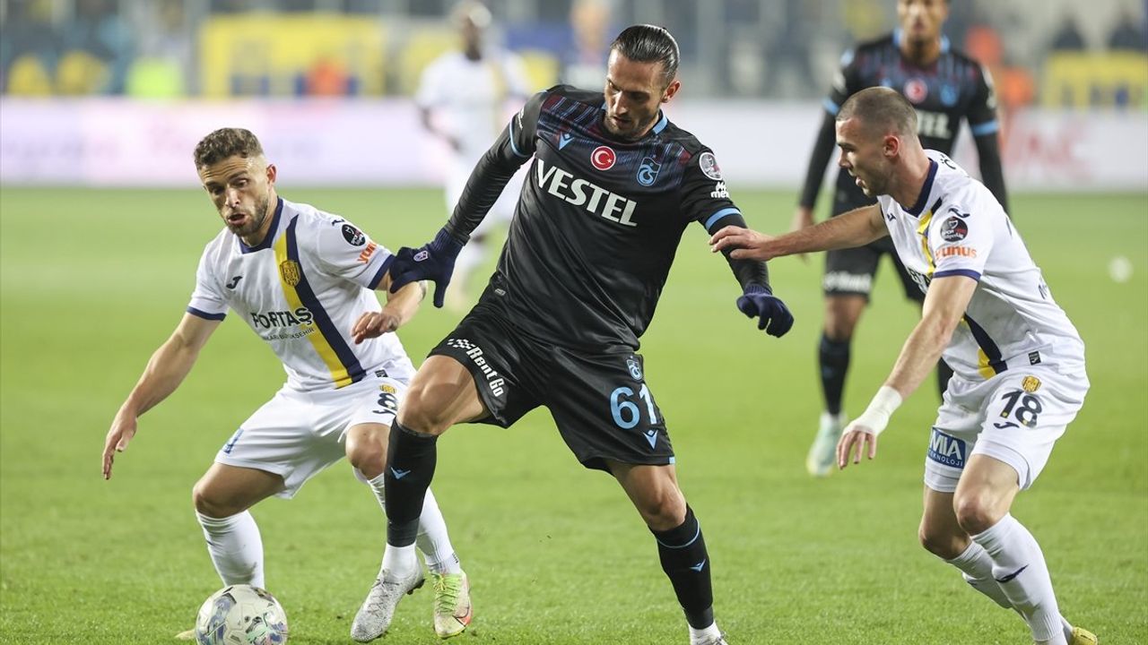 Trabzonspor'da Yusuf Yazıcı'nın performansı eleştirildi