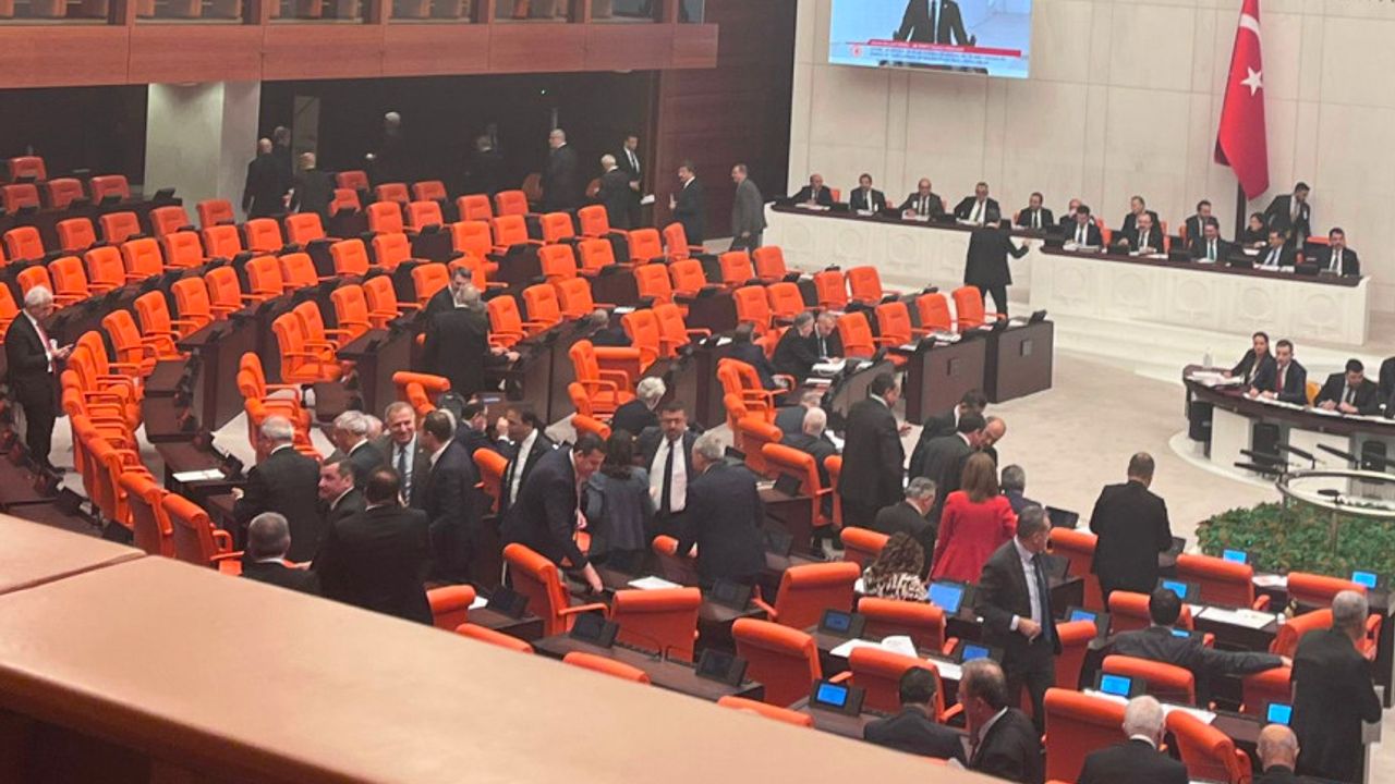 İYİ Parti'den protesto: Meclis'i terk ettiler