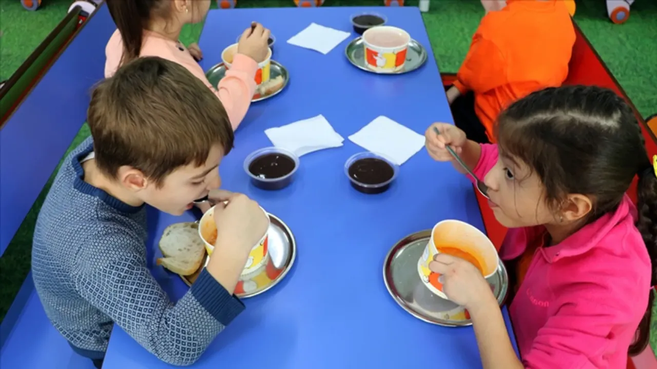 Bakan Özer: Okul öncesi eğitimdeki tüm çocuklara ücretsiz yemek verilecek