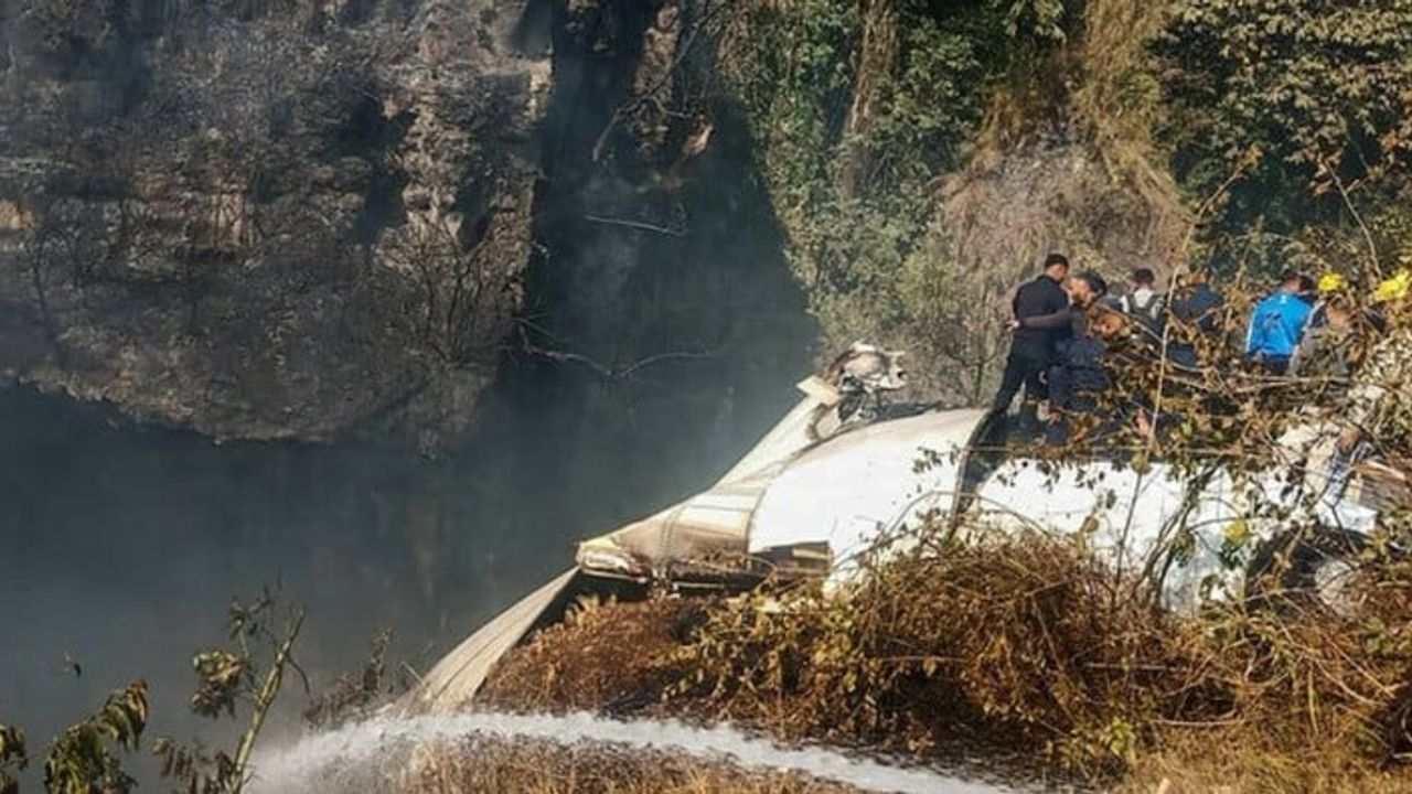 Nepal'deki uçağın düşüşü, bir yolcu tarafından kaydedildi