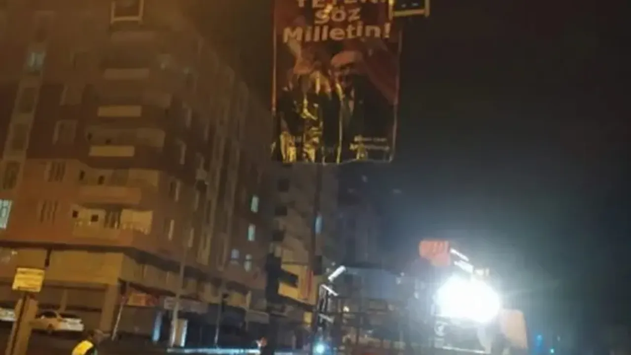 Kılıçdaroğlu’nun ''Yeter söz milletin'' pankartı indirildi