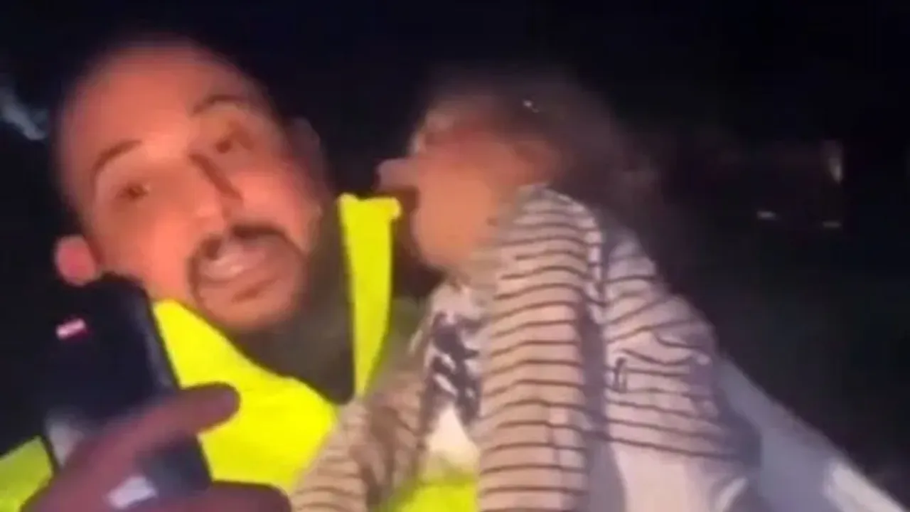Ambulans geçerken video çekiyordu: Azra bebeği kaybettik