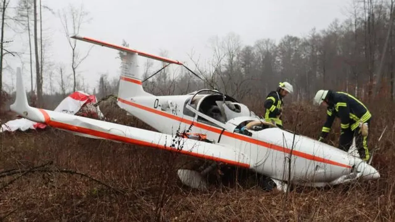 Almanya'da küçük uçak zorunlu iniş yaptı