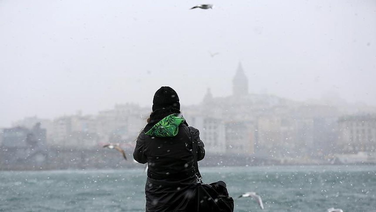 İstanbul Valiliği'nden kar uyarısı: Zorunlu olmadıkça trafiğe çıkmayalım