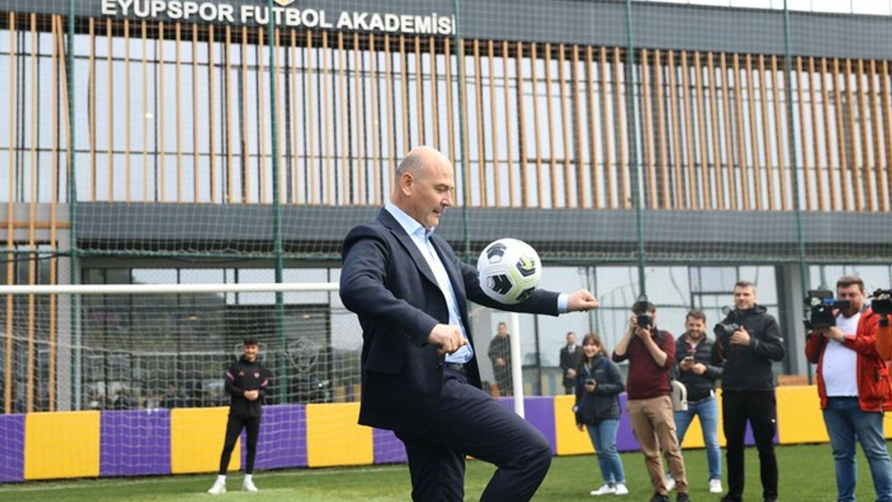 Süleyman Soylu, Eyüpspor Futbol Akademisi’ni ziyaret etti