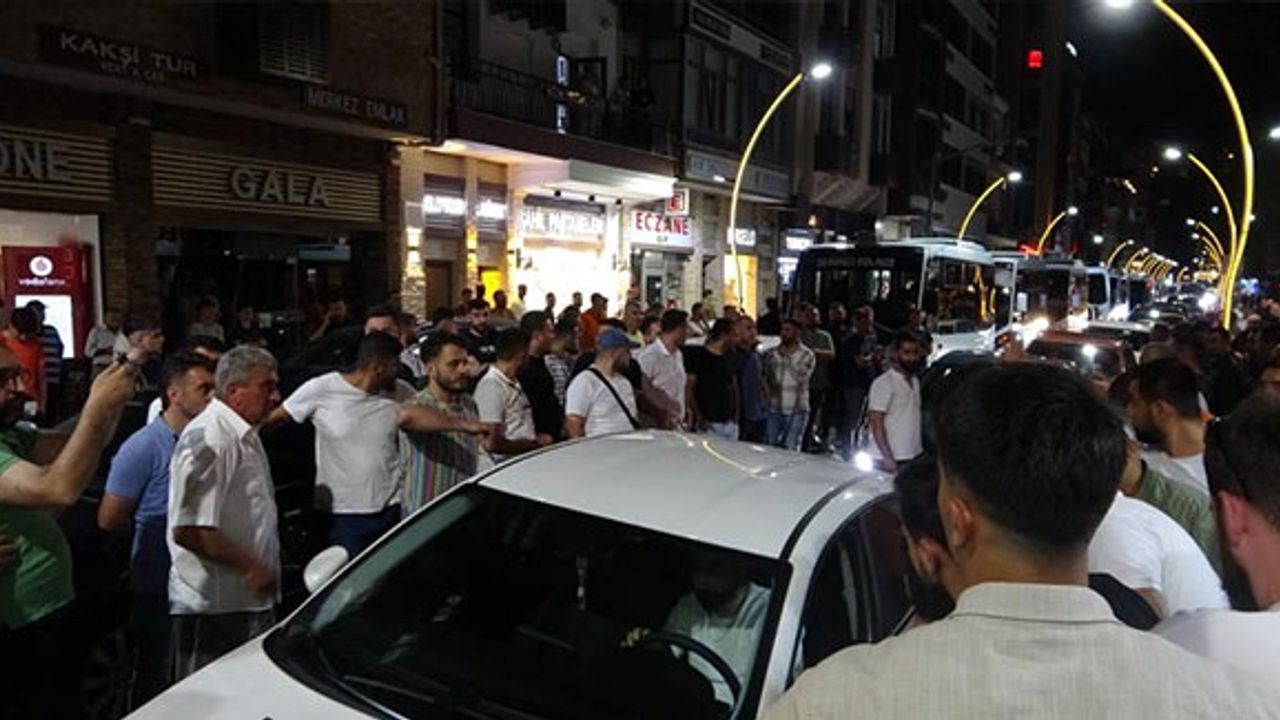 Rize'de başkanları gözaltına alınan minibüsçüler eylem yaptı