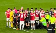 AZ Alkmaar -NEC Nijmegen maçında Bas Dost kalp krizi geçirdi