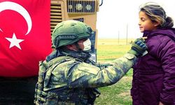 Mehmetçikten Barış Pınarı bölgesine insani yardım