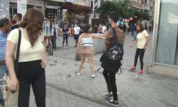 Taksim'in ortasında soyunan Faslı kadın
