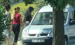 ''Pes'' dedirten görüntü: Güpegündüz fuhuş pazarlığı