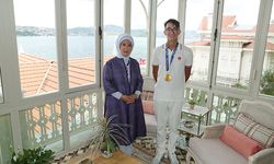 Emine Erdoğan, Mete Gazoz'u kabul etti