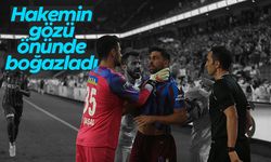Trabzonspor - Sivasspor maçında olay hareket - Ali Şaşal hakemin gözü önünde Bakasetas'ı boğazladı