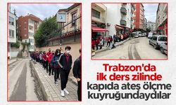 Trabzon'da ilk ders zilinde kapıda ateş ölçme kuyruğundaydılar