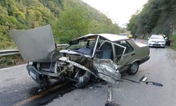 Trabzon'da iki araç kafa kafaya çarpıştı: 6 yaralı