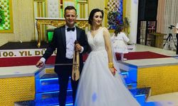 Trabzonlu kemençeci kendi düğününde çalıp söyledi