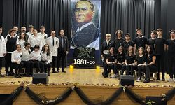 Net Koleji'nden 10 Kasım Atatürk'ü anma töreni: Zeybekle Atatürk'ü andılar