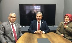 Selçuk Özdağ, Trabzon Gazeteciler Cemiyeti'nde gazetecilerin sorularını yanıtladı
