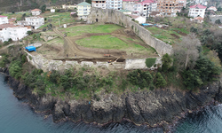 Trabzon’un Akçaabat ilçesindeki Akçakale Kalesi’ndeki 900 yıllık tarihi kalede kafatası olmayan iskelet bulundu