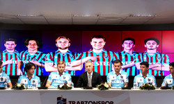 Trabzonspor yeni transferleri için imza töreni düzenledi