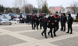Cezaevlerindeki terör örgütü üyelerine finans sağlayan 7 kişi adliyeye sevk edildi