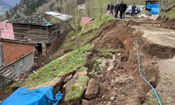 Trabzon’un Araklı ilçesinde 8 ev heyelan tehlikesi nedeniyle boşaltıldı