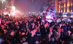 Trabzonsporlu taraftarlar sabaha kadar eğlendi