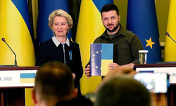 Avrupa Komisyonu Başkanı Leyen, Zelenskiy’e AB’ye giriş anketini teslim etti