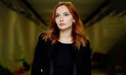 Yargı'nın Neva'sı Başak Gümülcinelioğlu'dan sırt dekolteli poz