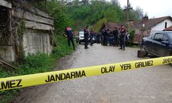 Bayramlaşmak için geldi, karısını öldürüp, oğlunu yaraladı