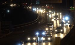 Tatilciler erken dönüşe geçti: 43 ilin geçiş güzergahında trafik yoğunluğu