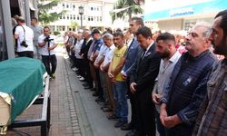 Trabzon'da kalp krizi geçirerek hayatını kaybeden minik Alperen Zenbil, son yolculuğuna uğurlandı