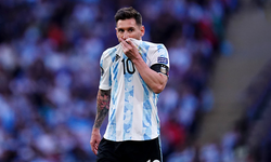 Lionel Messi'den takım arkadaşlarına 24 karatlık altın iPhone