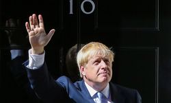 Boris Johnson kovulduğu mesleğe geri mi dönüyor?