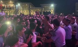 Kocaeli'nde Ceza konserinde yumruklar havada uçuştu
