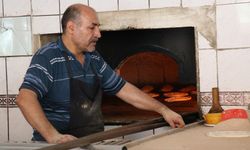 Fırıncıların 400 derece ateşin karşısında ekmek mücadelesi