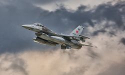 Türk F-16'larını Yunan uçakları yine taciz etti