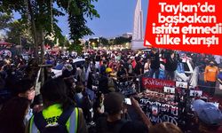 Tayland Başbakanı görevi bırakmadı, ülkede protestolar başladı