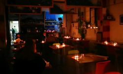 İtalya’da restoran, yüksek elektrik faturası nedeniyle mum yaktı