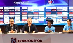 Trabzonspor'da kadın futbol takımının yeni transferleri için imza töreni