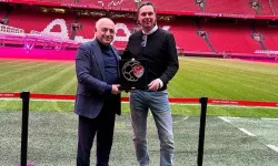 TFF Başkanı Büyükekşi ve beraberindeki heyet, Ajax tesislerini ziyaret etti