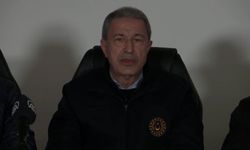 Hulusi Akar: 500'den fazla uçak deprem bölgesine yardım sevk ediyor