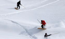 Rize'de lazboard ile kayak şenliği düzenlendi: Vatandaşlar kıyasıya yarıştı