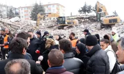 Malatya'da enkaz başında "kolon kesme" tartışması